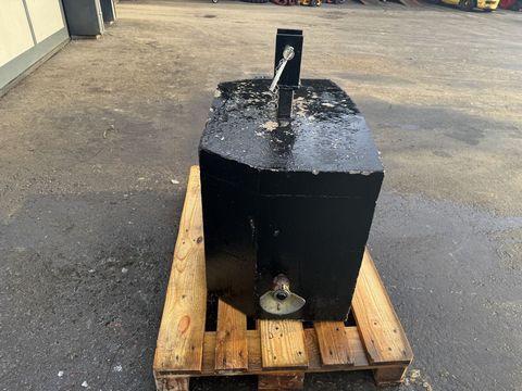 [3244-6492660-7.jpg]