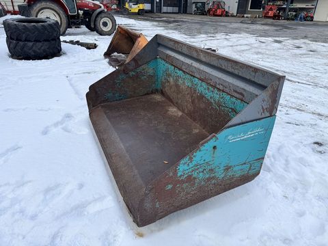 [3244-6618937-3.jpg]