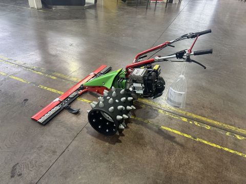 [3244-6679367-5.jpg]