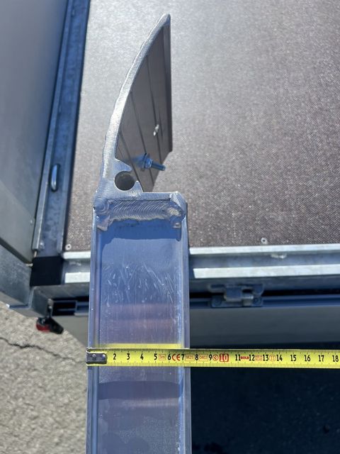 [3244-6757717-9.jpg]