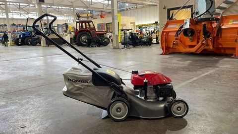 [3244-6903580-3.jpg]