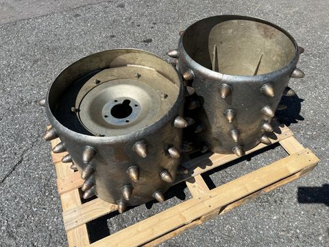 [3244-7470726-1.jpg]