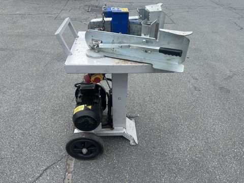 [3244-7619594-3.jpg]