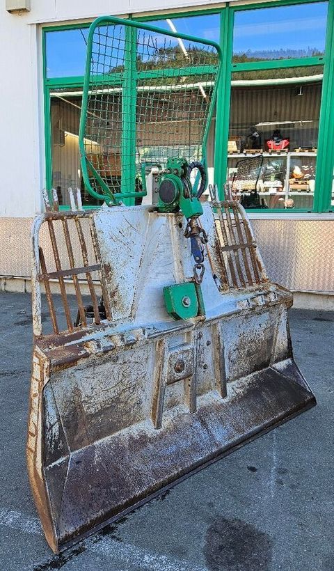 [3258-6120216-2.jpg]