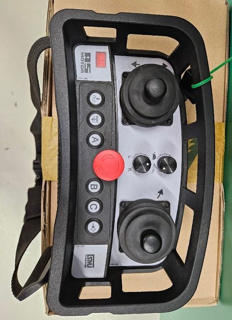 [3258-6406309-3.jpg]