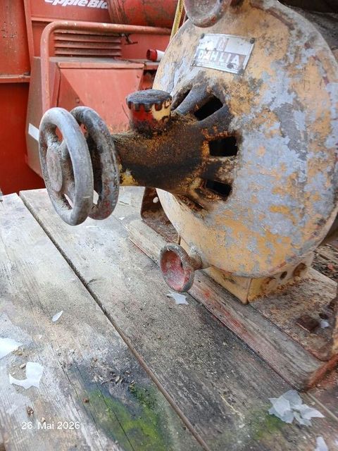 [3258-7098201-6.jpg]
