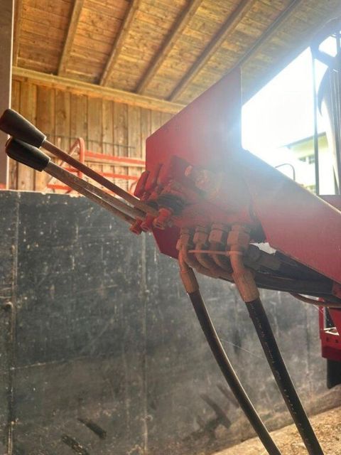 [3290-6484700-3.jpg]