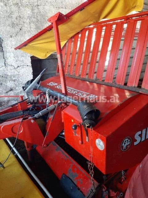 [3290-6492616-0.jpg]