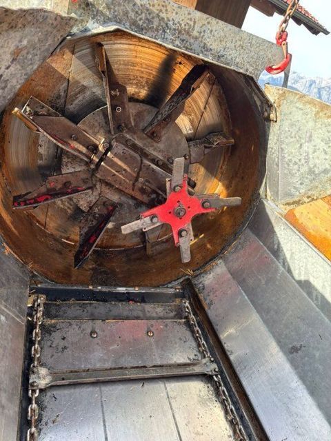 [3290-6888563-1.jpg]