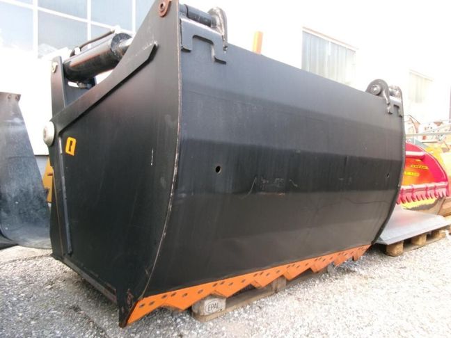 [3290-7327692-0_1.jpg]