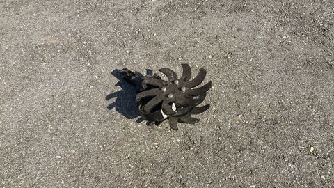 [3293-4469607-1.jpg]
