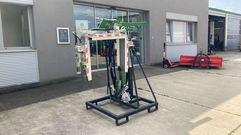[3293-4474463-1.jpg]