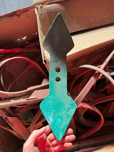 [3293-5890466-6.jpg]