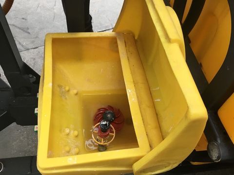 [3293-6436578-12.jpg]