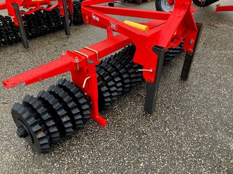 [3293-6625981-3.jpg]