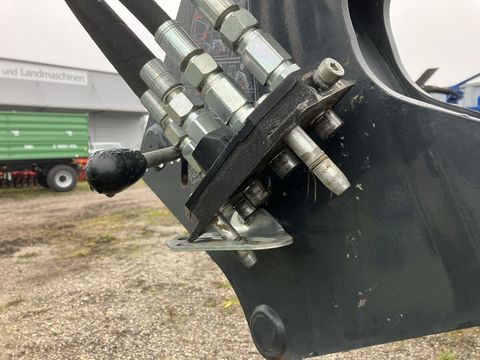 [3293-6743247-6.jpg]