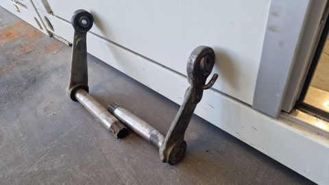 [3293-6749988-1.jpg]