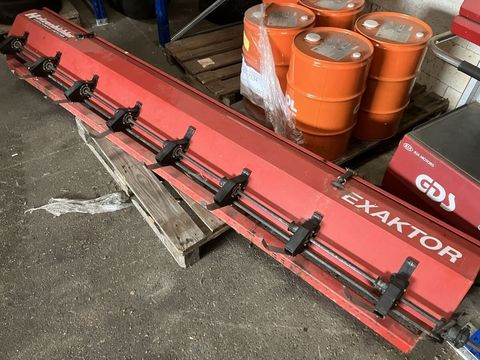 [3293-6873635-0.jpg]