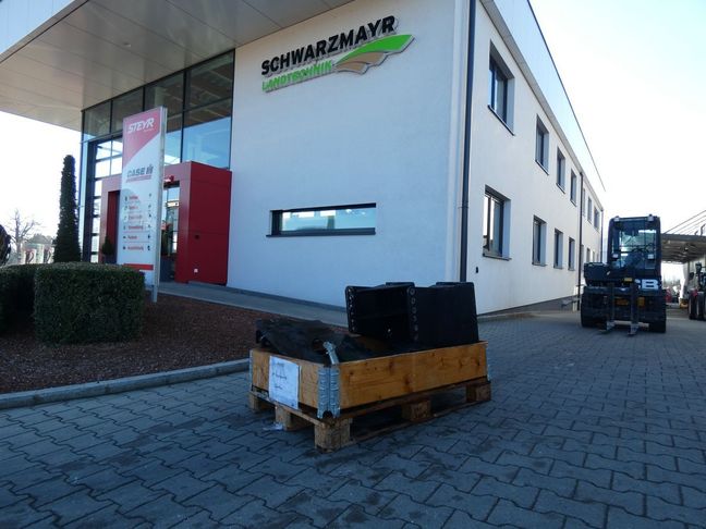 [3342-3530238-0_1.jpg]