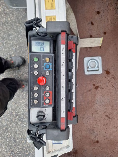 [3342-4753452-23.jpg]