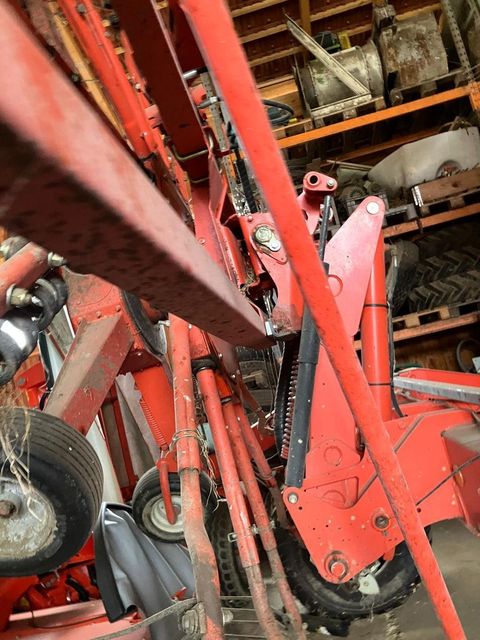 [3342-5067517-4.jpg]