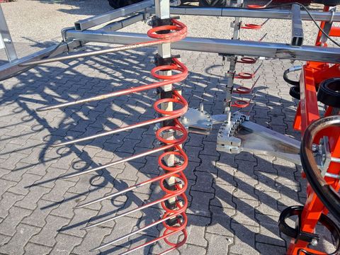 [3342-5127637-9.jpg]