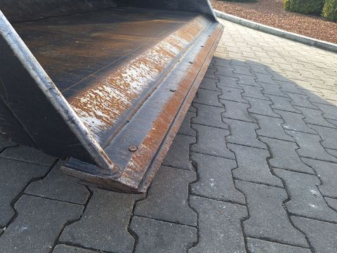 [3342-5274159-5.jpg]