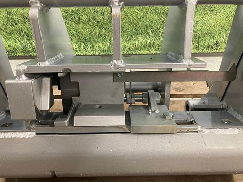 [3342-5449587-4.jpg]