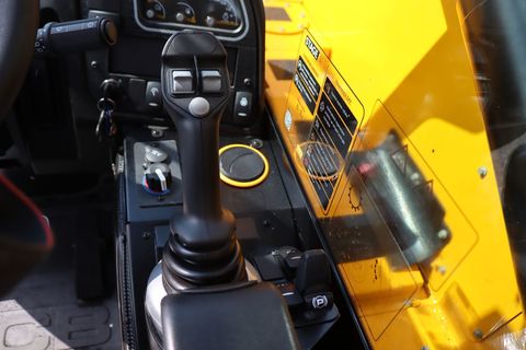 [3342-5548793-12.jpg]