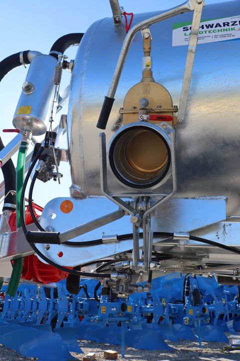 [3342-5661547-6.jpg]