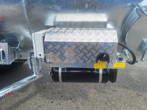 [3342-6278642-15.jpg]