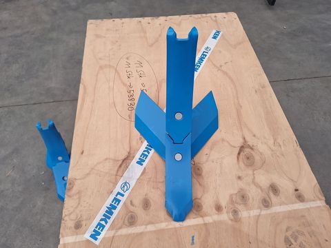 [3342-6285838-8.jpg]