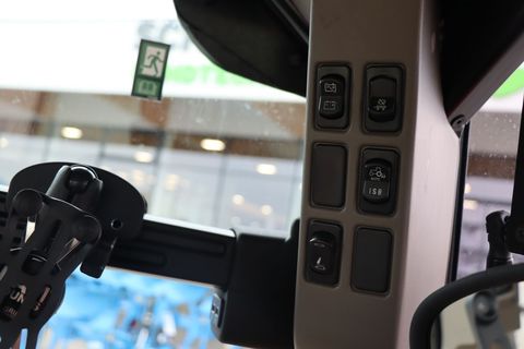 [3342-6474551-17.jpg]