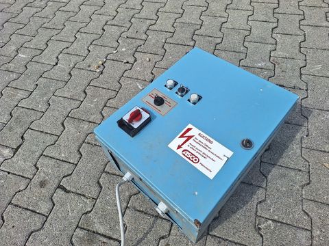 [3342-7433179-18.jpg]