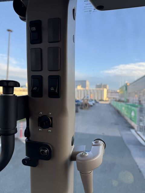 [3372-6379053-12.jpg]