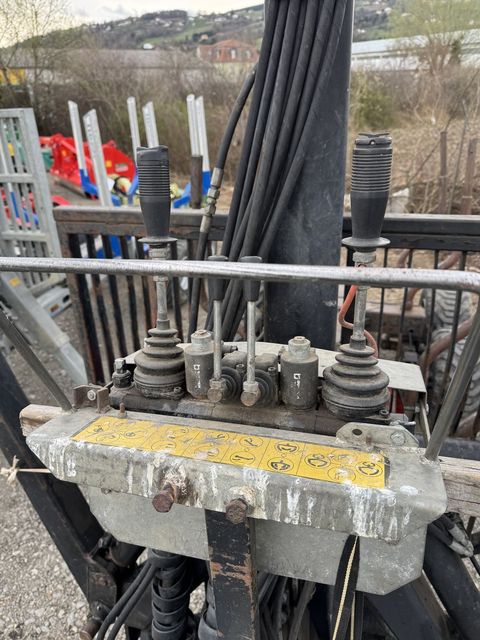 [3372-6891449-8.jpg]