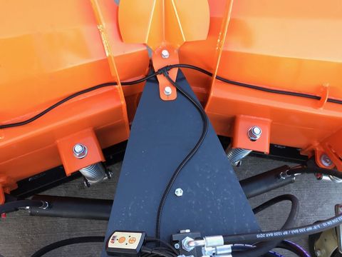 [3379-2438554-5.jpg]