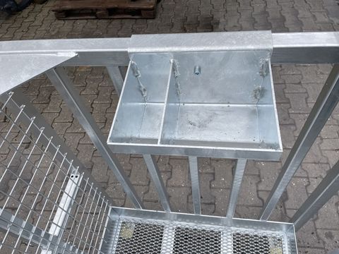 [3379-3418664-13.jpg]