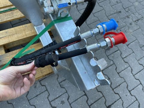 [3379-3476517-10.jpg]