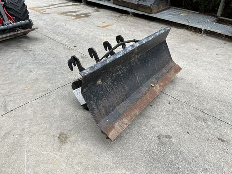 [3379-3818784-7.jpg]