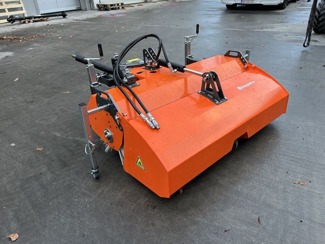 [3379-4800826-0_1.jpg]