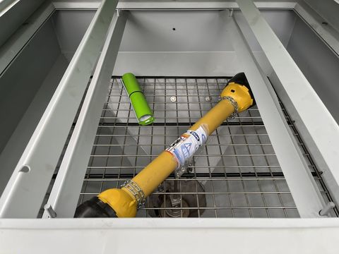 [3379-4924945-7.jpg]