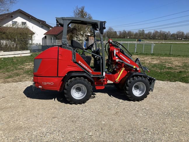 [3379-5470000-0_1.jpg]