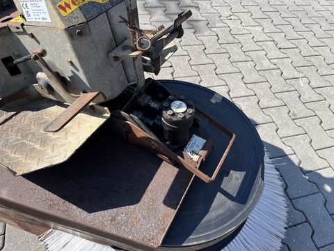 [3379-5947387-8.jpg]