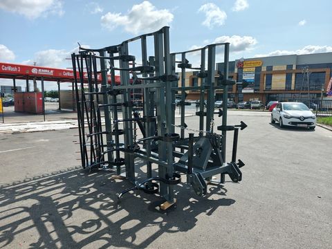 [3379-6013881-9.jpg]