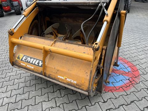 [3379-6223066-6.jpg]