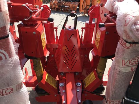 [3379-6255842-10.jpg]