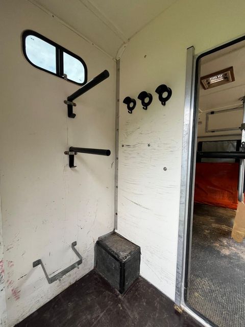 [3379-6386323-5.jpg]