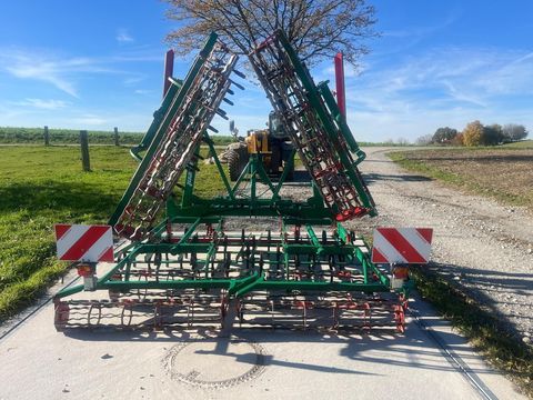 [3379-6478301-4.jpg]