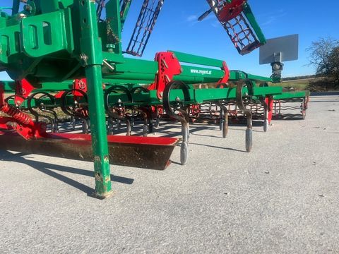 [3379-6478301-5.jpg]